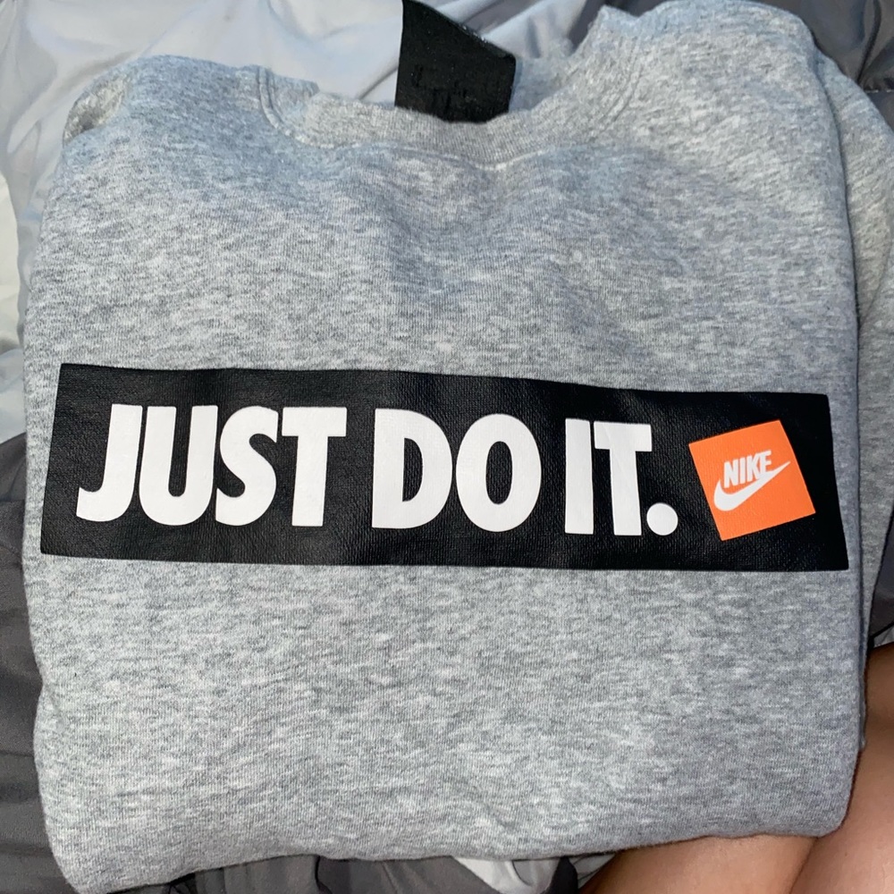 nike sweatshirt
